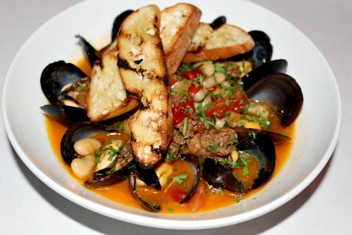 what are some favorite places to eat when visiting williamsburg