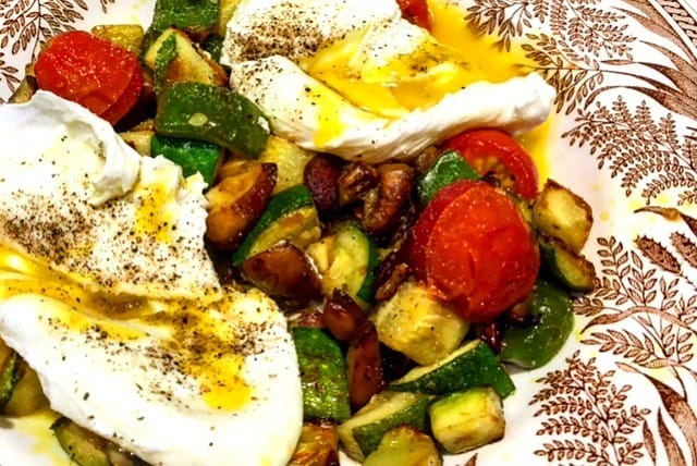 A DELICIOUS AND COLORFUL MORNING VEGGIE HASH - LifeDoneWell