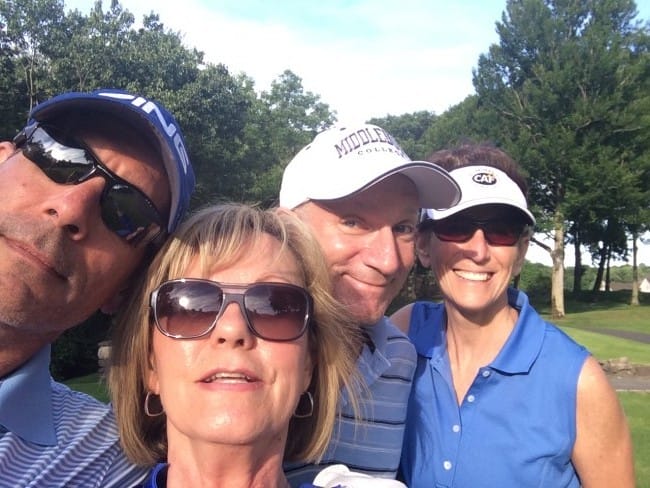 what are some ways to make traveling with other couples end happy