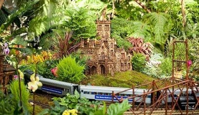 what to do in NY during the holiday nybg holiday train show