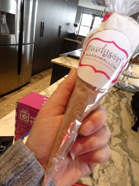 what's in a sweet gift box