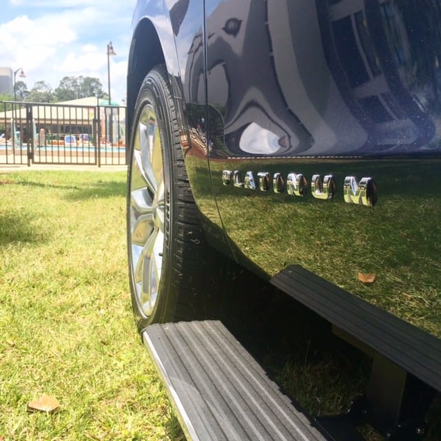 what are some of the features of the ford expedition platinum