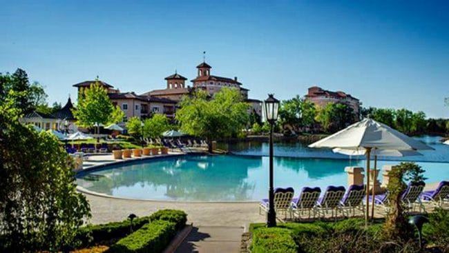 does the broadmoor have nice pools