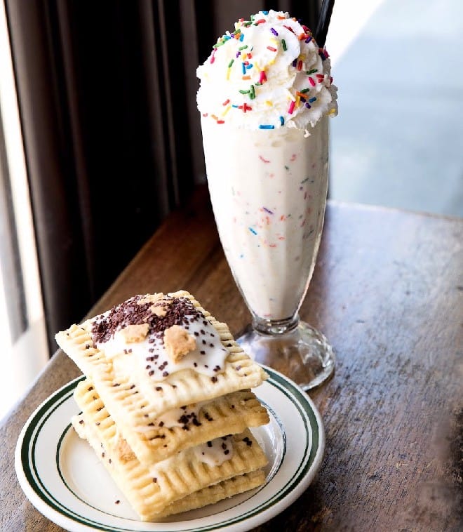 what are some top tips for visiting DC with kids like getting a pop tart at Ted's Bulletin