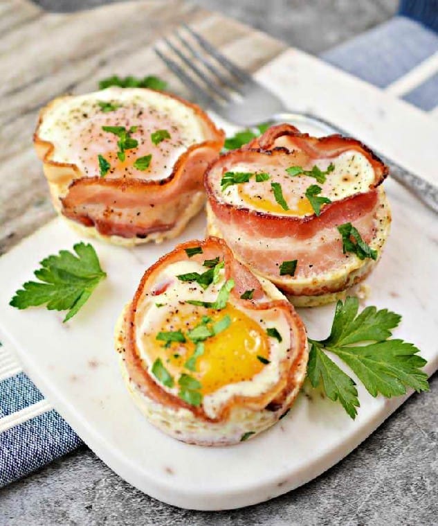 One of the most elegant easy egg recipes for breakfast are these bacon and egg avocado cups.