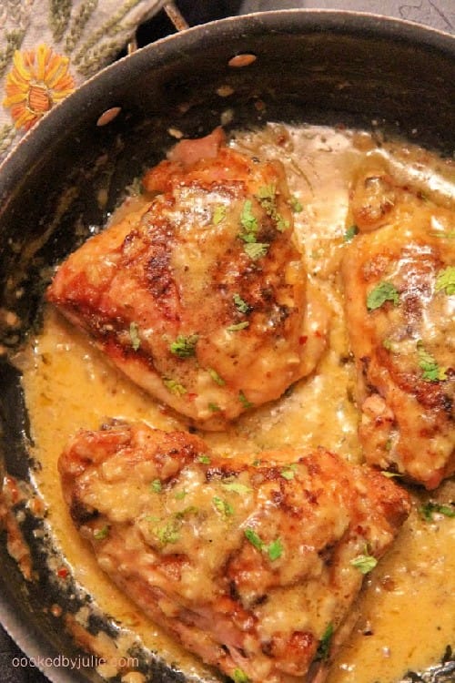 what are some flavorful chicken recipes like smothered thighs