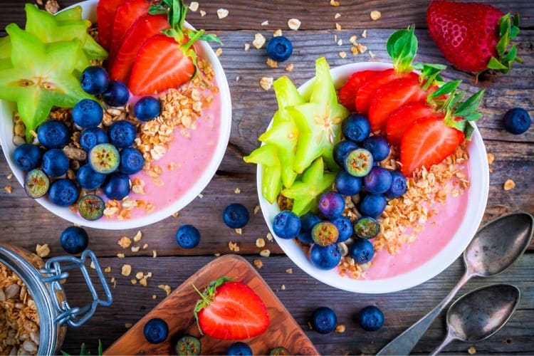 granola recipes like smoothie bowls with fruit