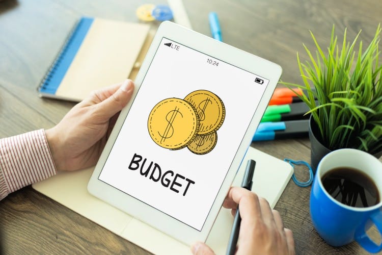 making a budget helps you live in luxury for less