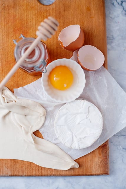 baked brie in puff pastry