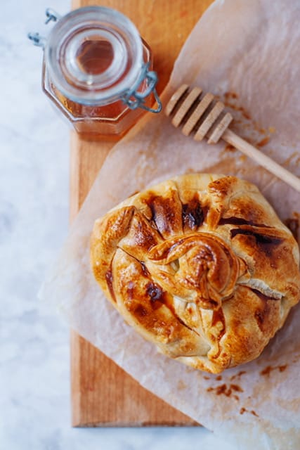 baked brie in puff pastry