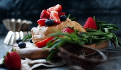 Looking for a new appetizer recipe to serve at your next party? This easy baked brie  in puff pastry should do the trick! 