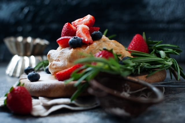 Looking for a new appetizer recipe to serve at your next party? This easy baked brie  in puff pastry should do the trick! 