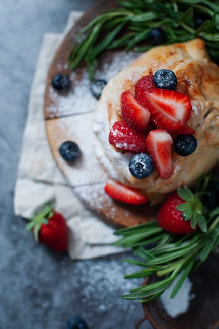 baked brie in puff pastry
