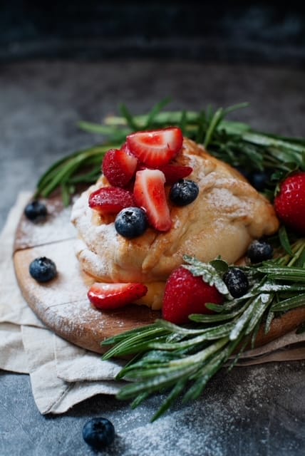 baked brie in puff pastry